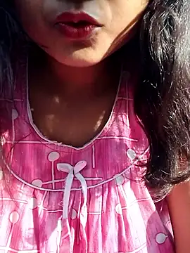 Snapshot of Hot-ruma chatting on 11.27.25 Hot-ruma online show from 11.27.25