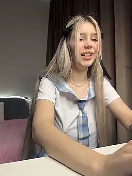 Snapshot of Olivia1Taylor1 chatting on 11.18.25 Olivia1Taylor1 online show from 11.18.25