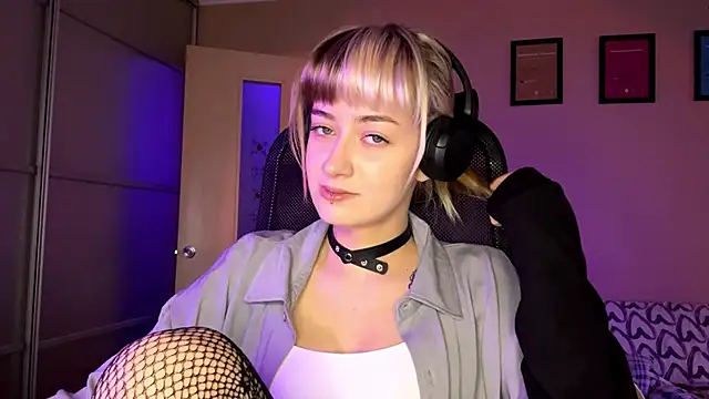 EmilySkyline online show from 11.20.25