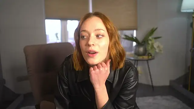 Snapshot of LucreciaAsters chatting on 11.16.25 LucreciaAsters online show from 11.16.25