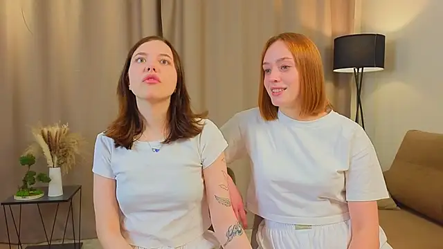 Snapshot of LucreciaAsters chatting on 11.27.25 LucreciaAsters online show from 11.27.25