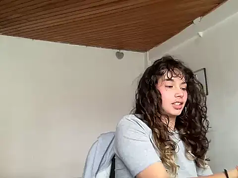 Snapshot of Dreana chatting on 02.02.26 Dreana online show from 02.02.26