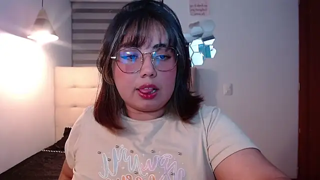 YiniBelle online show from 11.20.25