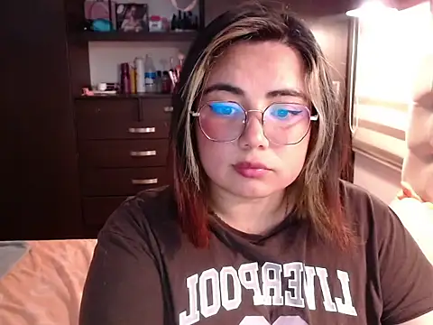 YiniBelle online show from 02.10.26