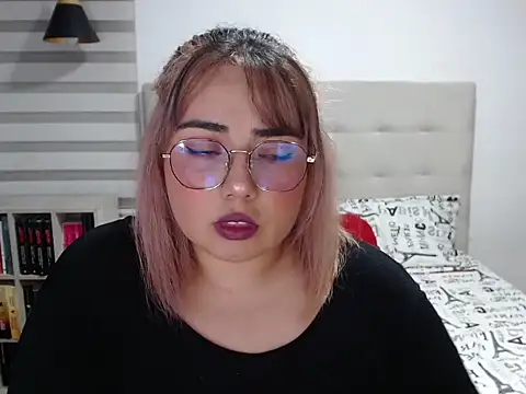 YiniBelle online show from 04.08.26