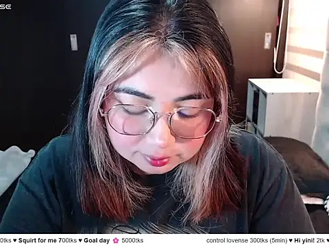 YiniBelle online show from 04.17.26