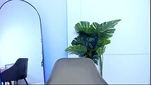 Snapshot of KaliBloom chatting on 02.04.26 KaliBloom online show from 02.04.26