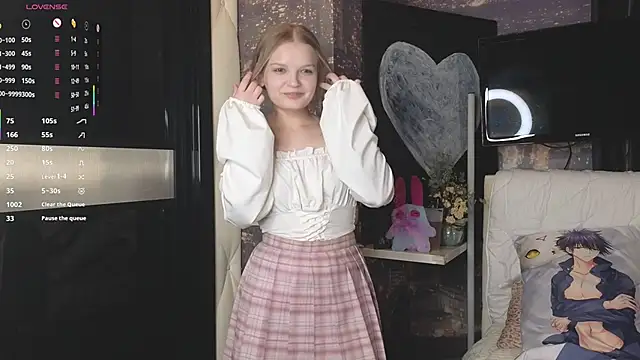 Snapshot of MicheleHonas chatting on 11.16.25 MicheleHonas online show from 11.16.25