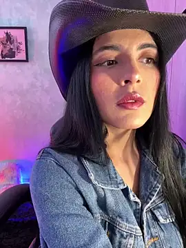 Snapshot of Cristal_Cerati_ chatting on 11.14.25 Cristal Cerati online show from 11.14.25