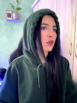 Snapshot of Cristal_Cerati_ chatting on 11.16.25 Cristal Cerati online show from 11.16.25