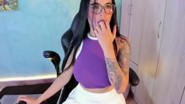 Snapshot of Cristal_Cerati_ chatting on 12.03.25 Cristal Cerati online show from 12.03.25