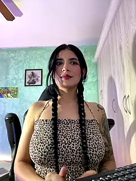 Snapshot of Cristal_Cerati_ chatting on 12.04.25 Cristal Cerati online show from 12.04.25