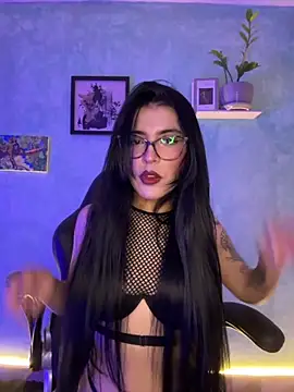 Snapshot of Cristal_Cerati_ chatting on 12.19.25 Cristal Cerati online show from 12.19.25