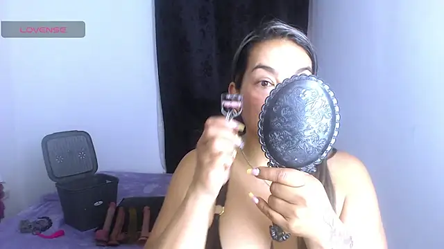 Snapshot of tasha_velvet chatting on 11.24.25 tasha velvet online show from 11.24.25