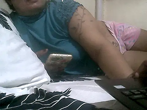 loriepinay46 online show from 11.17.25