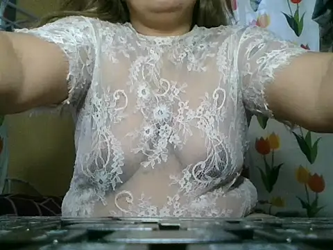 Snapshot of loriepinay46 chatting on 05.30.26 loriepinay46 online show from 05.30.26