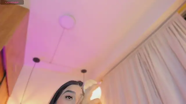 Snapshot of Cassiesteveens chatting on 11.18.25 Cassiesteveens online show from 11.18.25