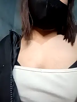 Snapshot of YuCii2k1 chatting on 11.13.25 YuCii2k1 online show from 11.13.25