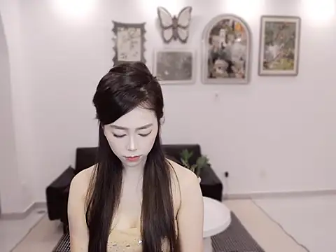 Snapshot of Aurora_9 chatting on 11.13.25 Aurora 9 online show from 11.13.25