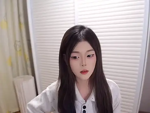 Snapshot of Aurora_9 chatting on 11.18.25 Aurora 9 online show from 11.18.25