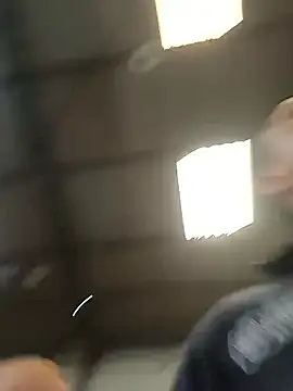 Snapshot of SunkenDakota chatting on 11.12.25 SunkenDakota online show from 11.12.25