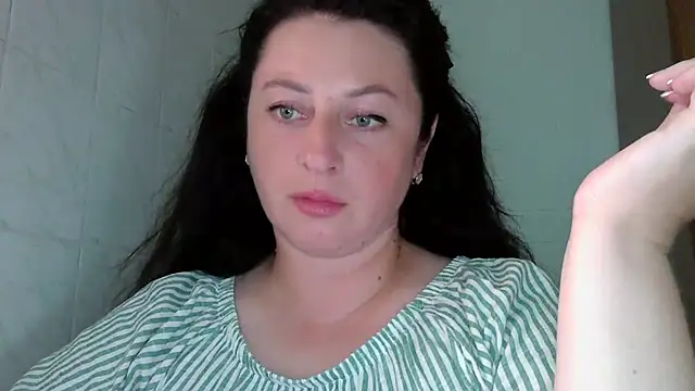 Snapshot of MelinaAx chatting on 07.14.26 MelinaAx online show from 07.14.26