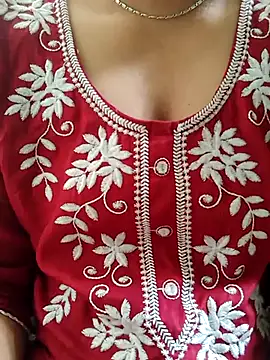 Snapshot of isha_sharma2002 chatting on 11.28.25 isha sharma2002 online show from 11.28.25