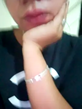 Snapshot of isha_sharma2002 chatting on 11.29.25 isha sharma2002 online show from 11.29.25