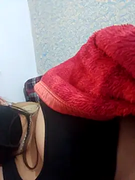 Snapshot of isha_sharma2002 chatting on 12.17.25 isha sharma2002 online show from 12.17.25