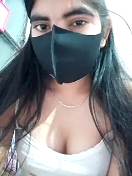 Snapshot of isha_sharma2002 chatting on 12.22.25 isha sharma2002 online show from 12.22.25