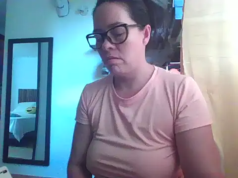 Snapshot of caroline_47 chatting on 04.30.26 caroline 47 online show from 04.30.26