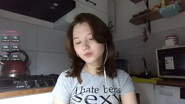 DeenaCaho online show from 11.22.25