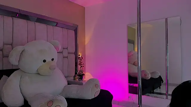 SnakeMuse online show from 11.29.25