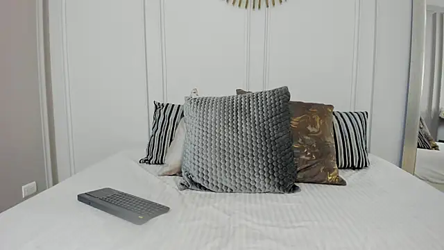 Snapshot of Mia-Kendall chatting on 11.29.25 Mia-Kendall online show from 11.29.25