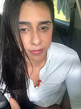 Snapshot of Monahliza chatting on 11.28.25 Monahliza online show from 11.28.25