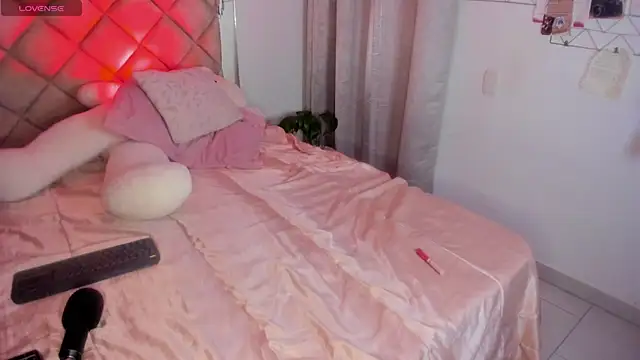 Snapshot of Sweettpepper25 chatting on 11.25.25 Sweettpepper25 online show from 11.25.25