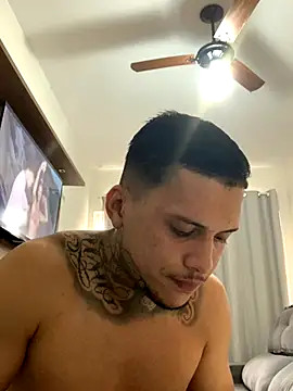 Snapshot of Ryanzl017 chatting on 11.16.25 Ryanzl017 online show from 11.16.25