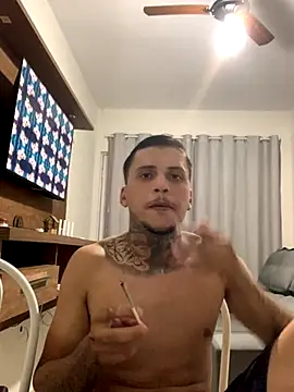 Snapshot of Ryanzl017 chatting on 11.18.25 Ryanzl017 online show from 11.18.25