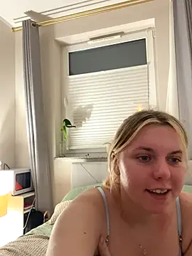 Snapshot of Nallinee chatting on 11.30.25 Nallinee online show from 11.30.25