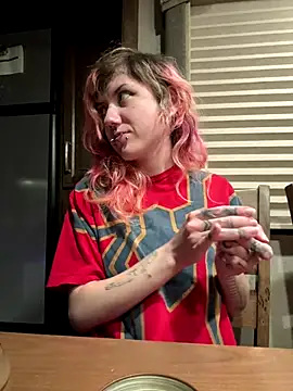 needlefaceUwU online show from 11.22.25