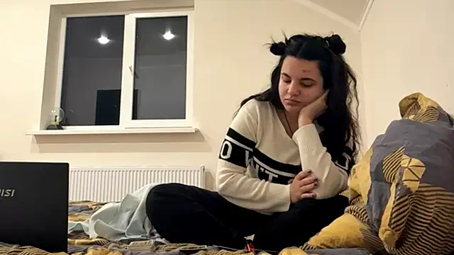 Snapshot of ArielleLeitao chatting on 11.14.25 ArielleLeitao online show from 11.14.25