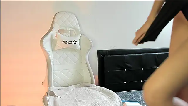 nicolvibes 212 online show from 12.19.25