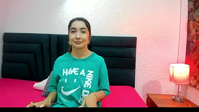 Snapshot of VictoriaRouge_ chatting on 01.18.26 VictoriaRouge online show from 01.18.26