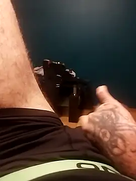 Snapshot of Baianoi chatting on 11.15.25 Baianoi online show from 11.15.25