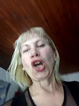 Snapshot of SexyMilf1211 chatting on 11.17.25 SexyMilf1211 online show from 11.17.25