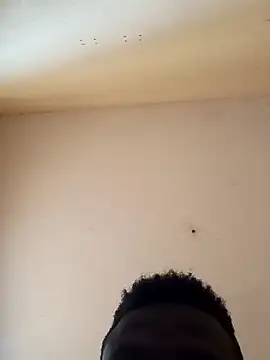 Snapshot of a_Aleja chatting on 11.24.25 a Aleja online show from 11.24.25