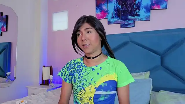 Snapshot of Hopemoretti chatting on 11.17.25 Hopemoretti online show from 11.17.25