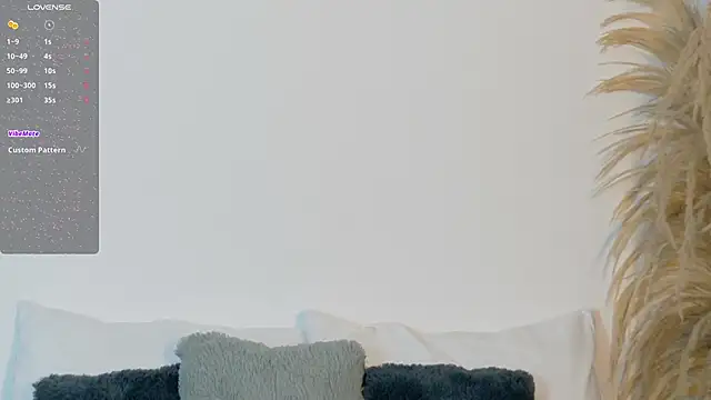 Snapshot of izzybelmont12 chatting on 11.25.25 izzybelmont12 online show from 11.25.25