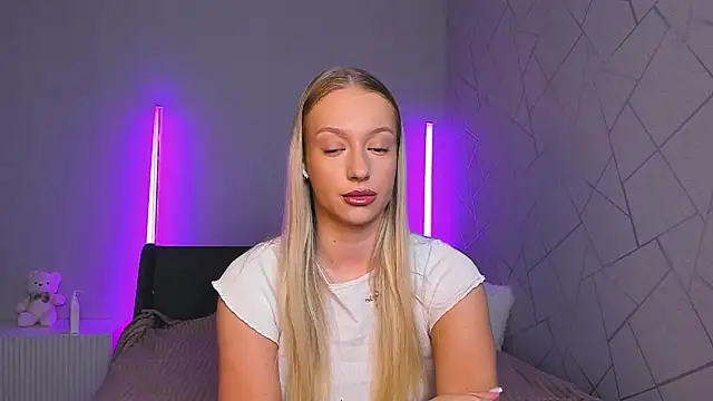 Snapshot of elldiana chatting on 06.19.26 elldiana online show from 06.19.26