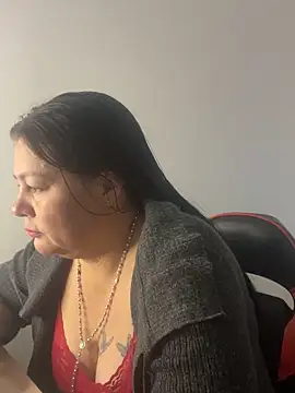 Snapshot of SAMANTHA_EF chatting on 11.24.25 SAMANTHA EF online show from 11.24.25